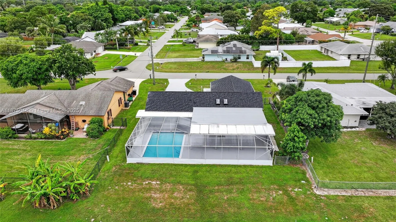 2221 SE Sidonia St