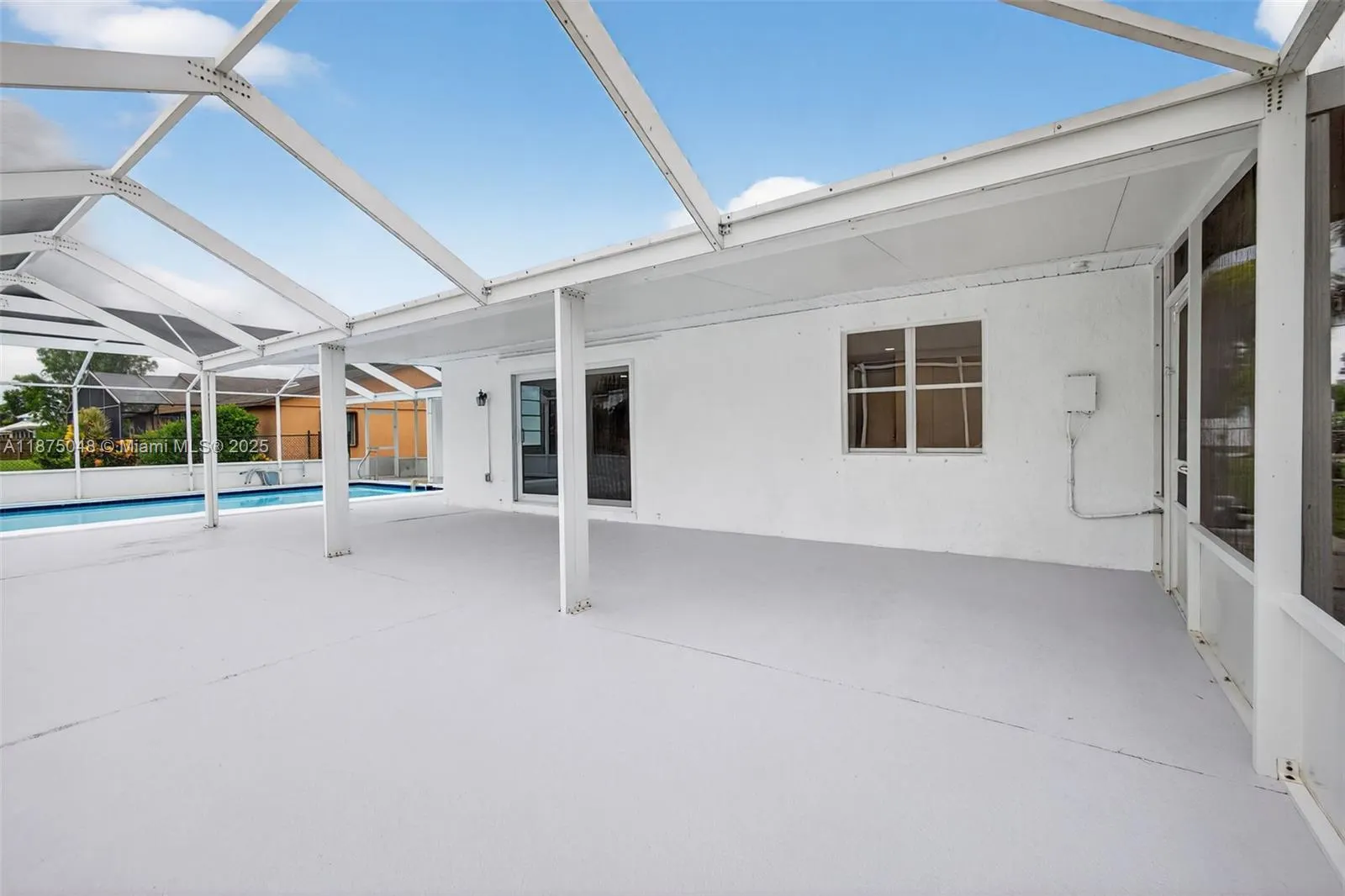 2221 SE Sidonia St