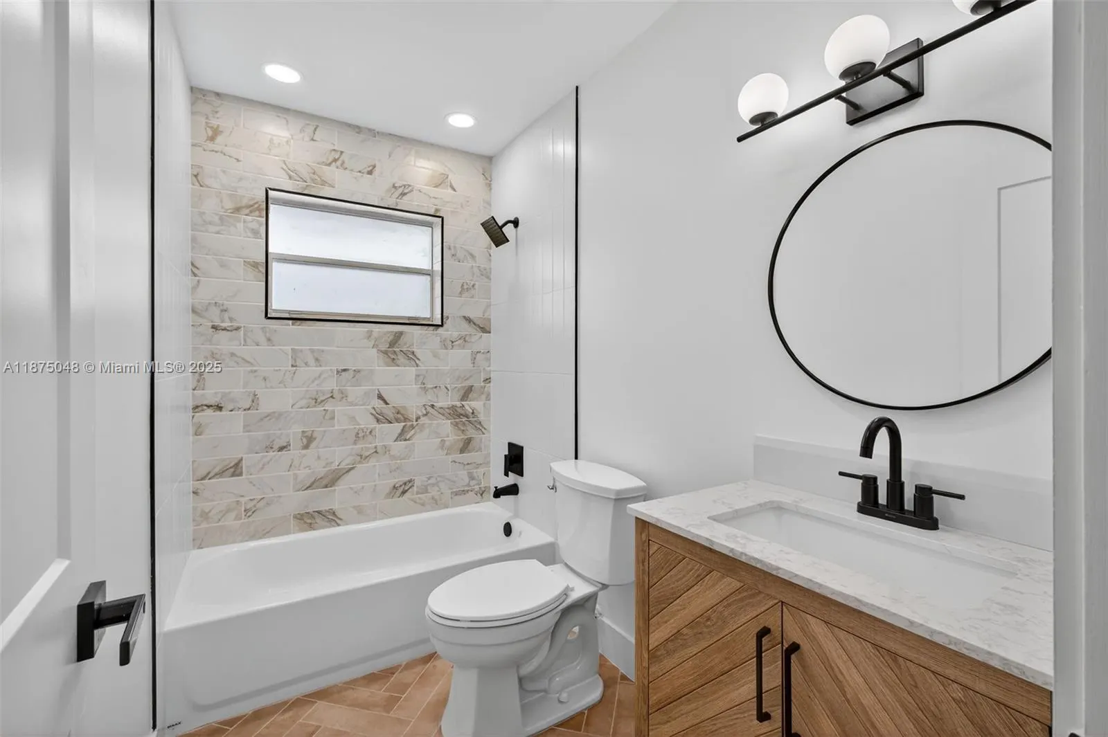 2221 SE Sidonia St