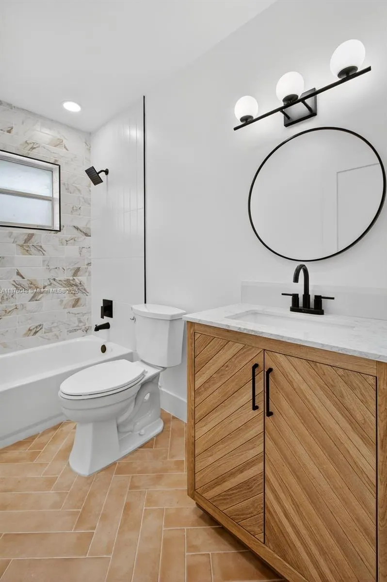 2221 SE Sidonia St