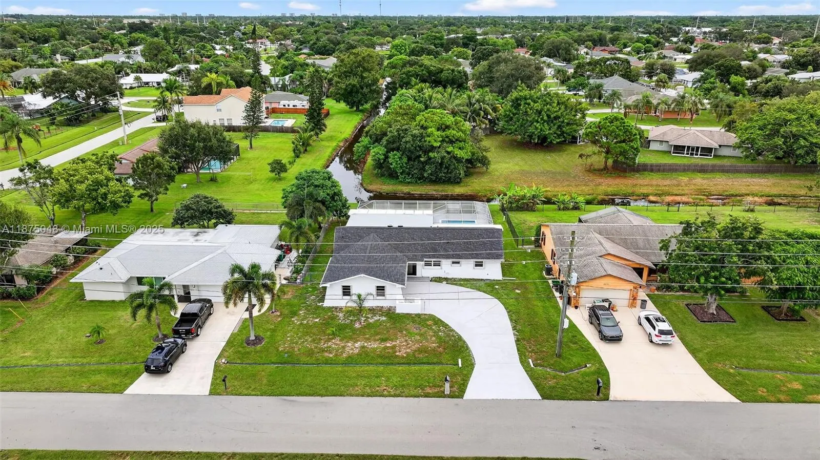 2221 SE Sidonia St