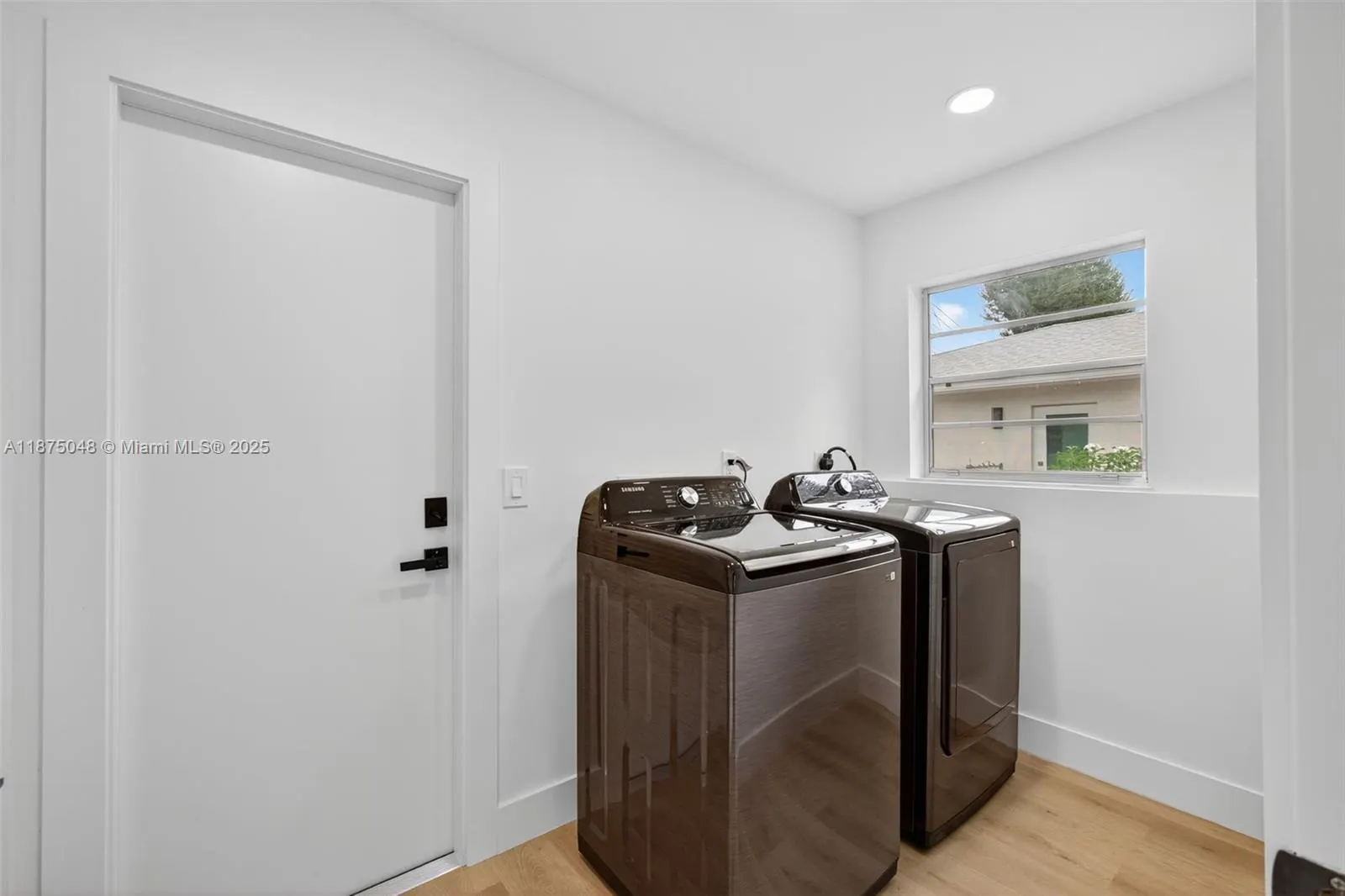2221 SE Sidonia St