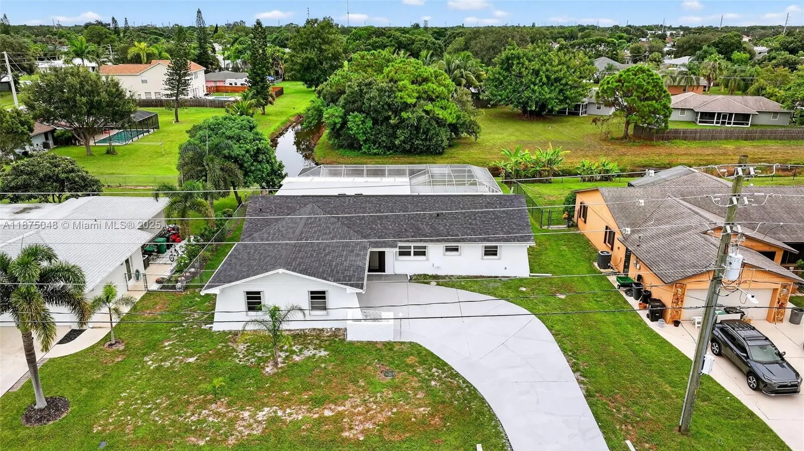 2221 SE Sidonia St