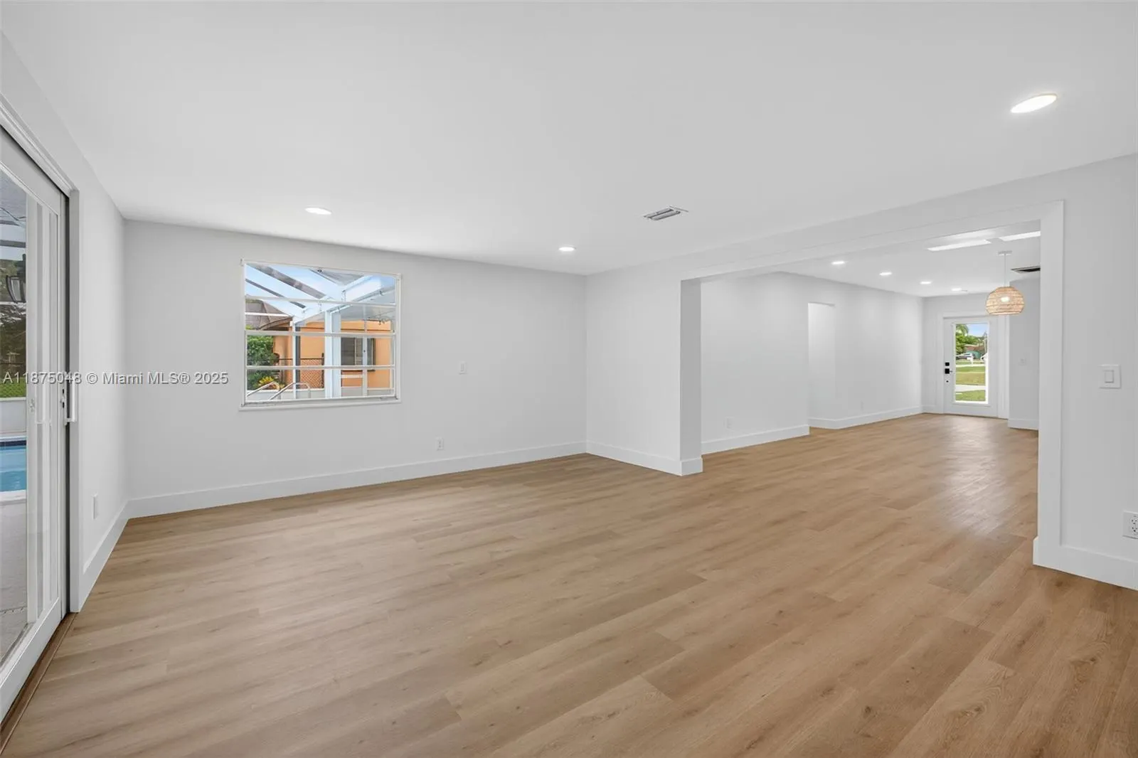 2221 SE Sidonia St