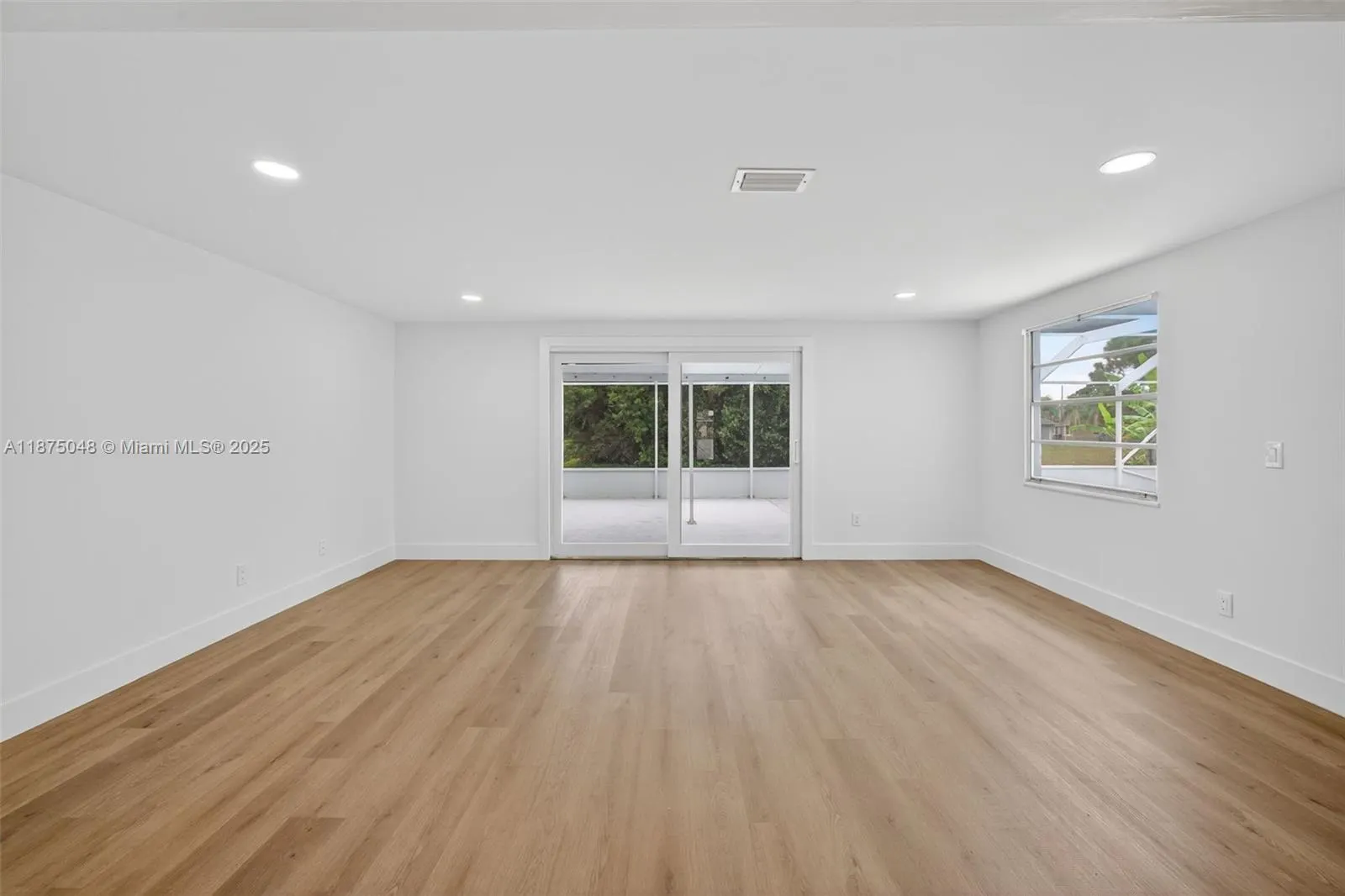 2221 SE Sidonia St