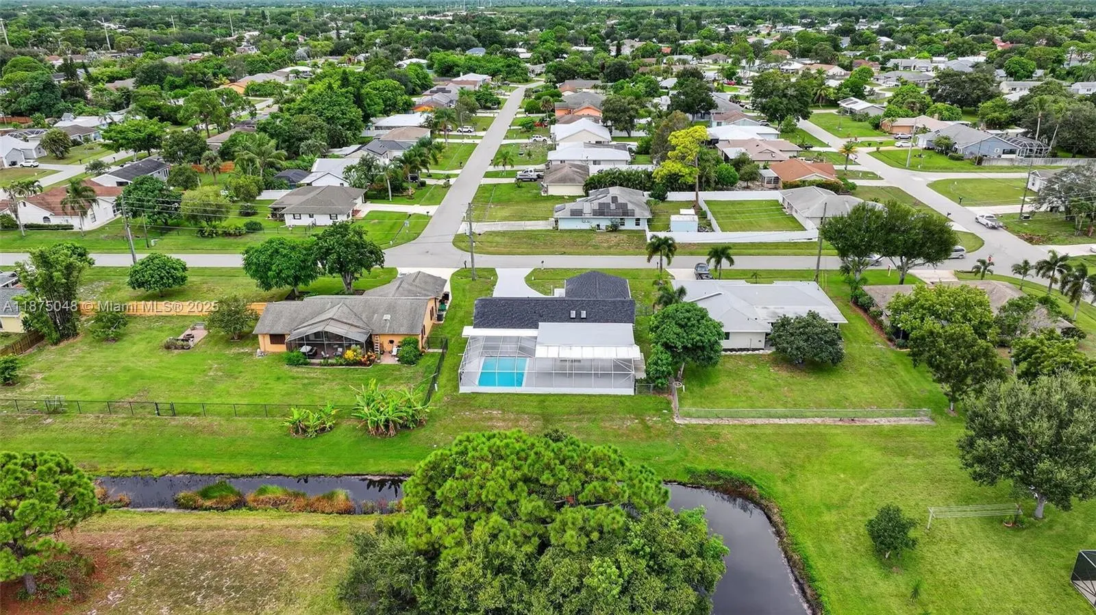 2221 SE Sidonia St