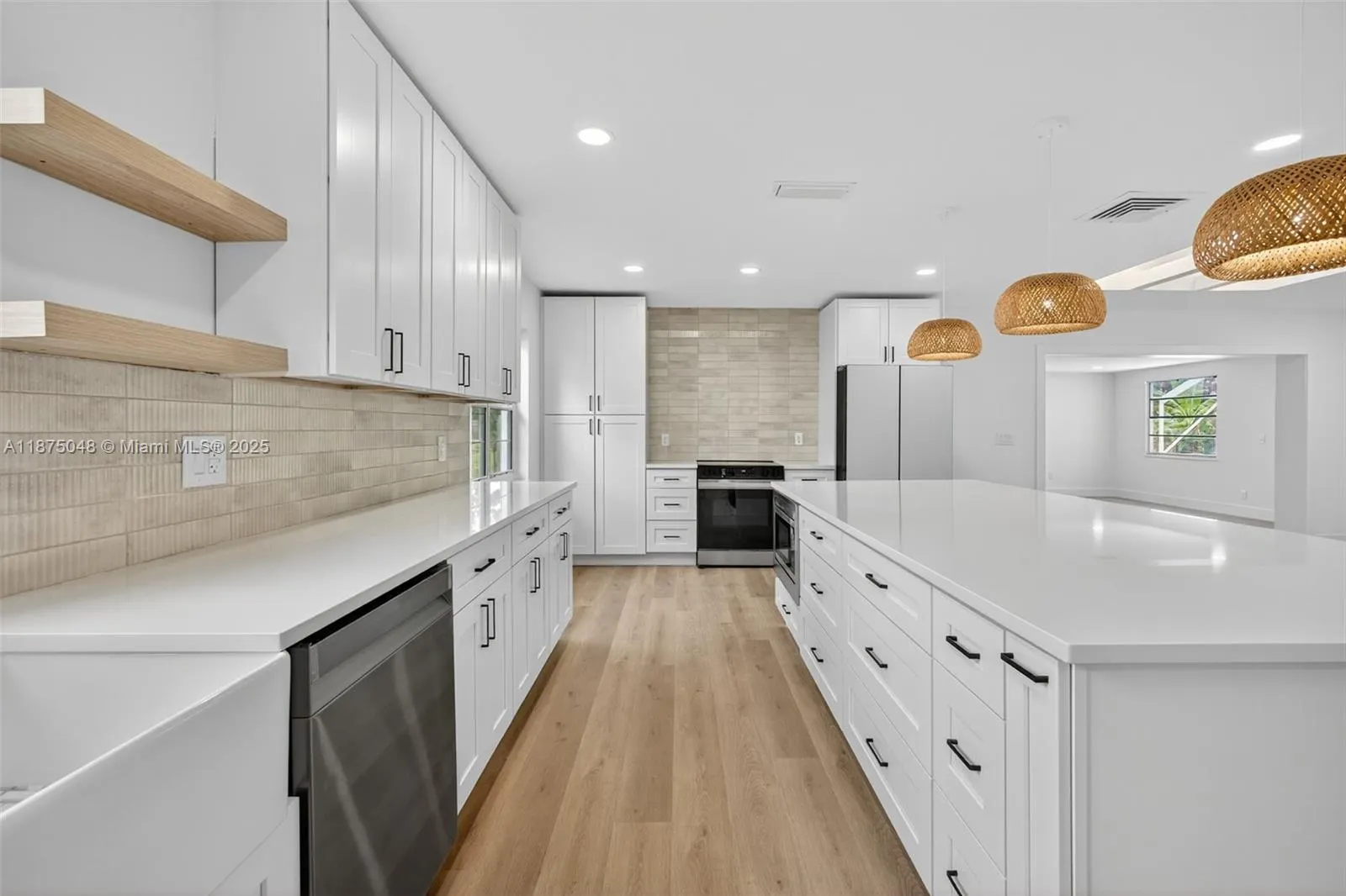 2221 SE Sidonia St