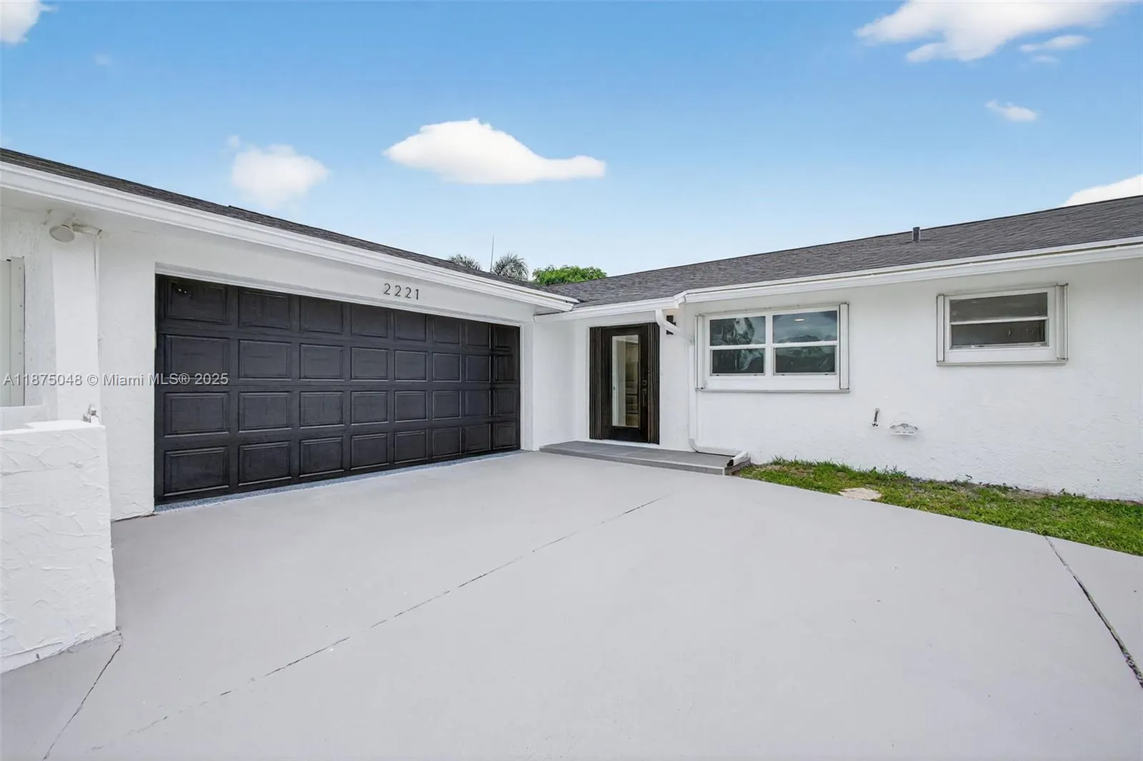2221 SE Sidonia St
