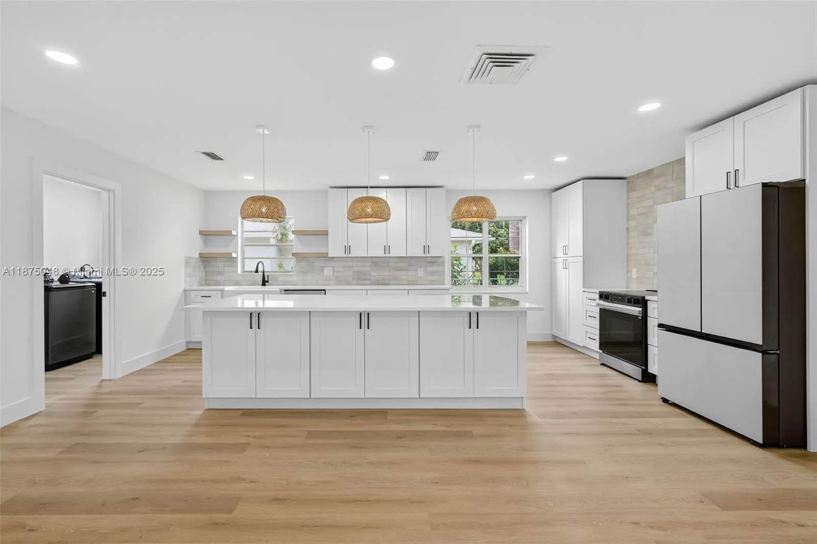 2221 SE Sidonia St