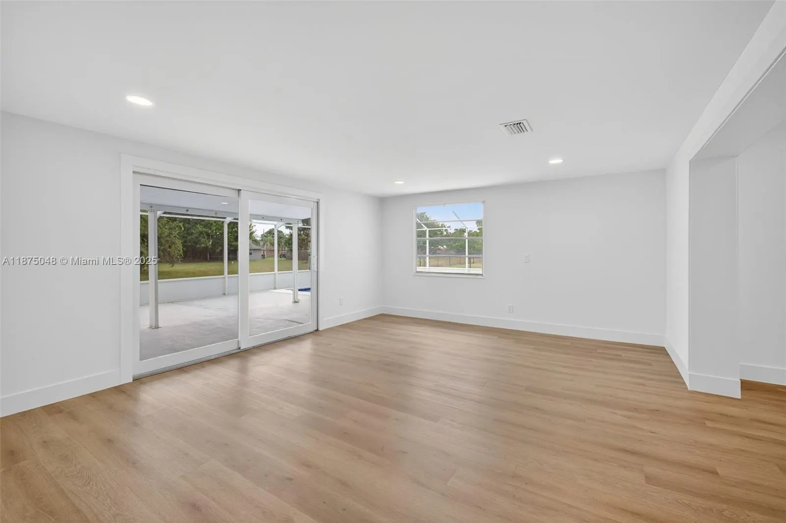 2221 SE Sidonia St
