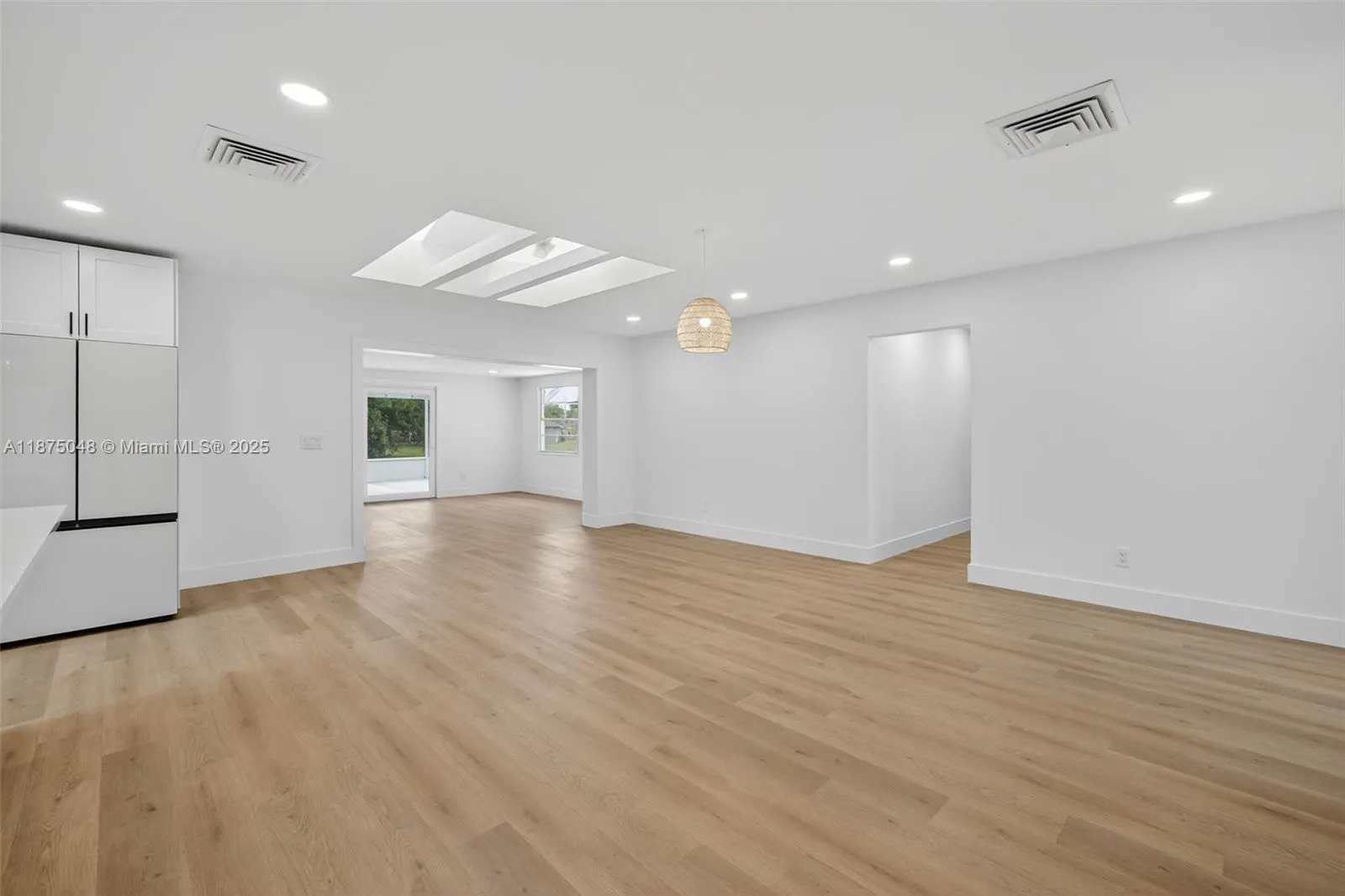 2221 SE Sidonia St