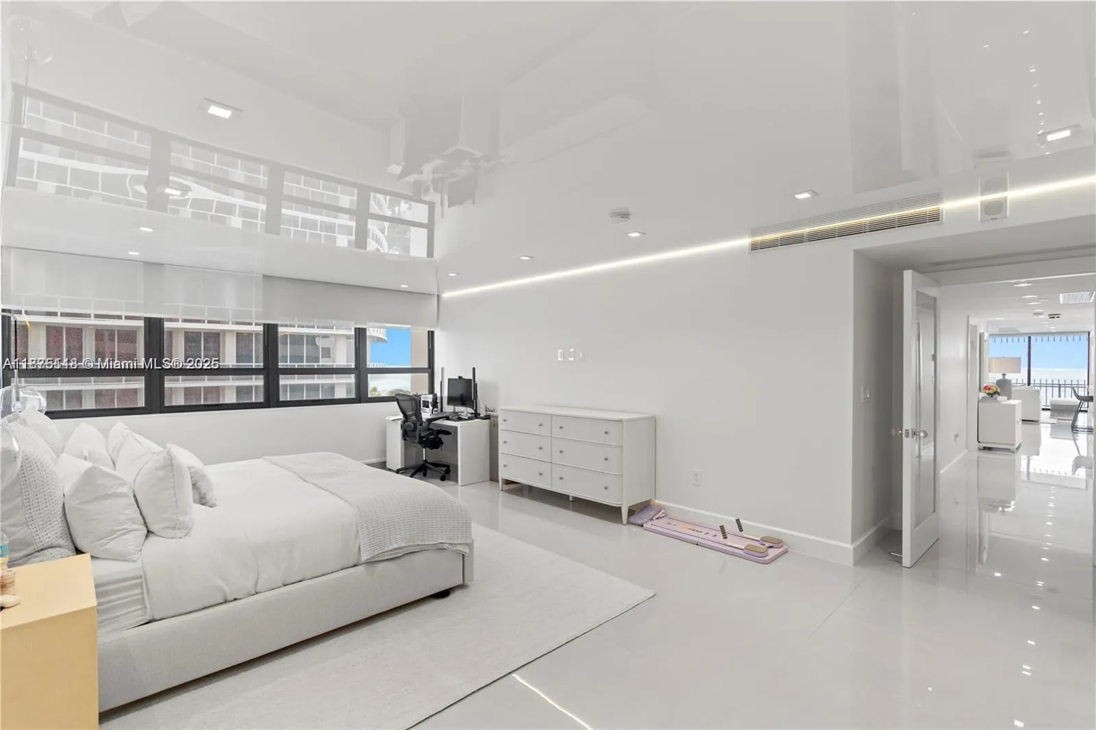 10205 Collins Ave, #608