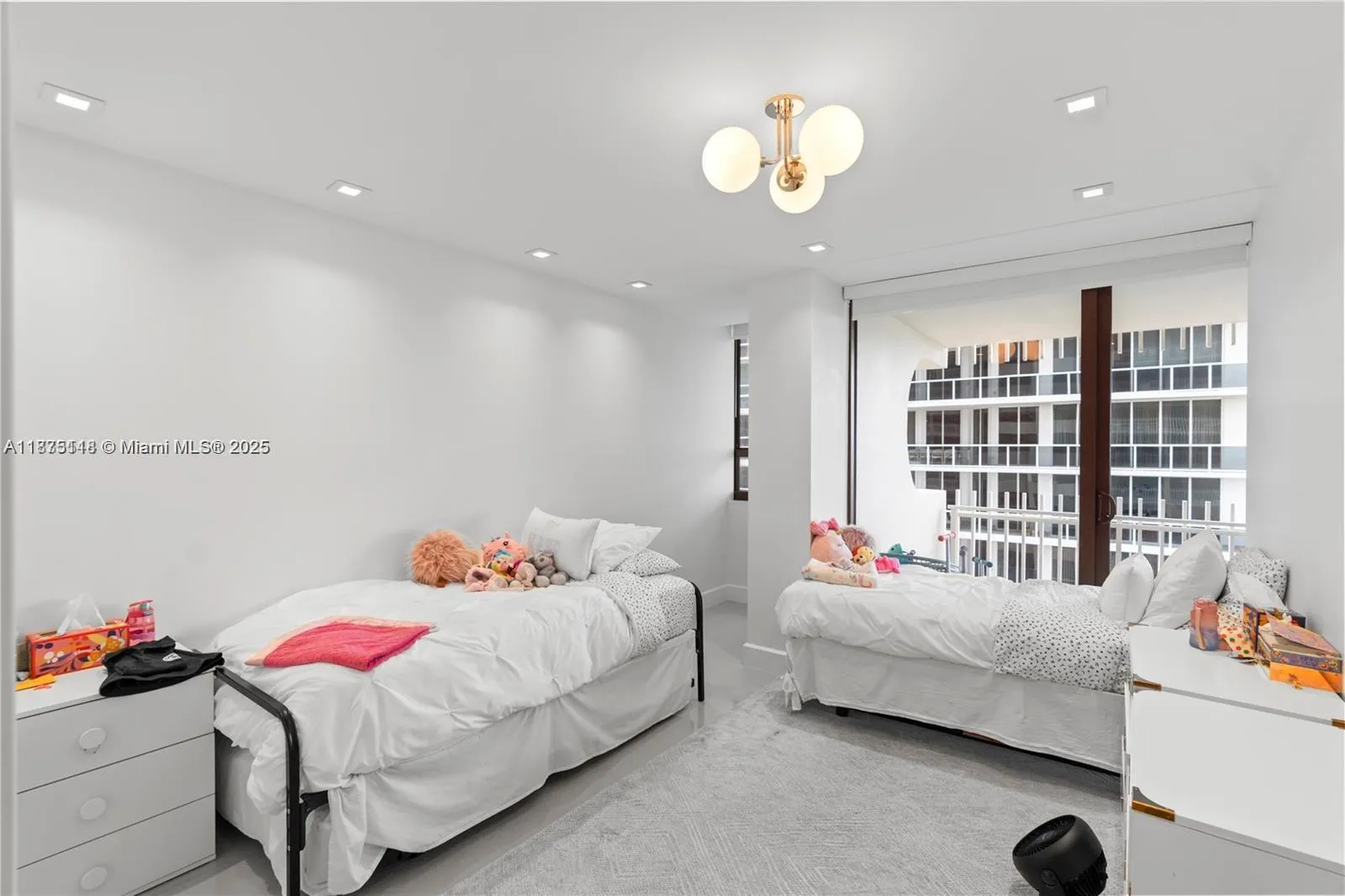 10205 Collins Ave, #608