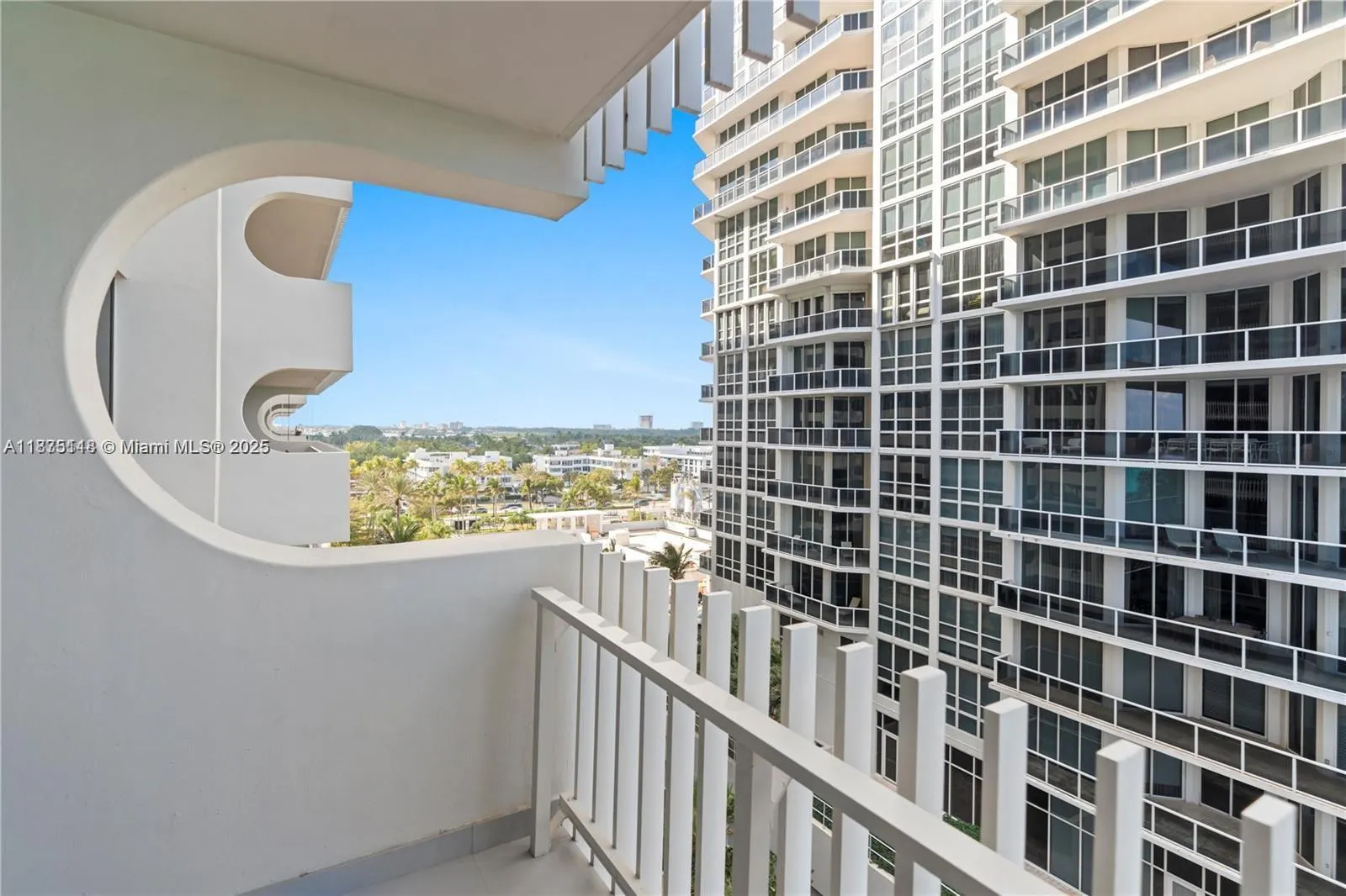 10205 Collins Ave, #608