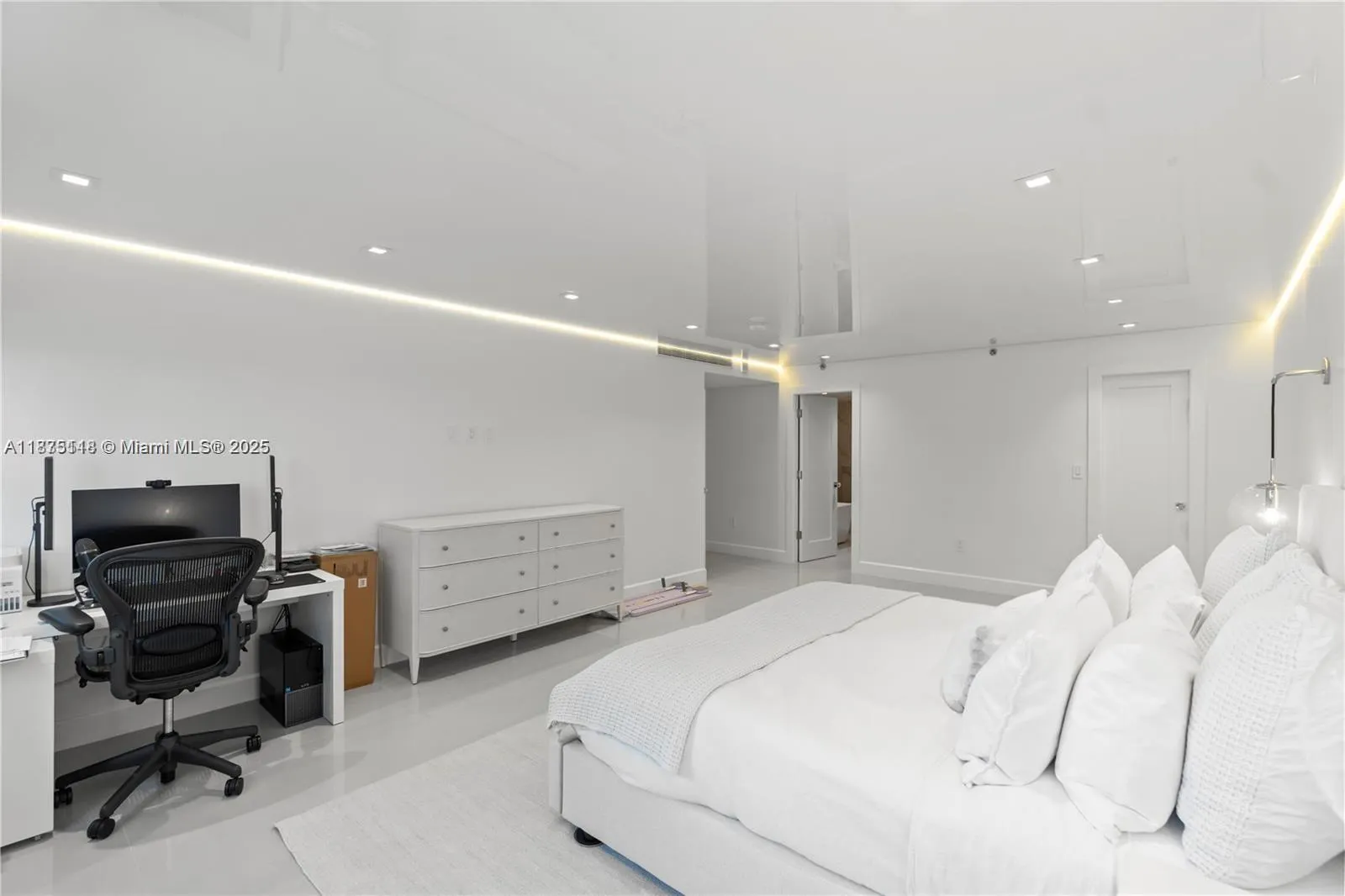 10205 Collins Ave, #608