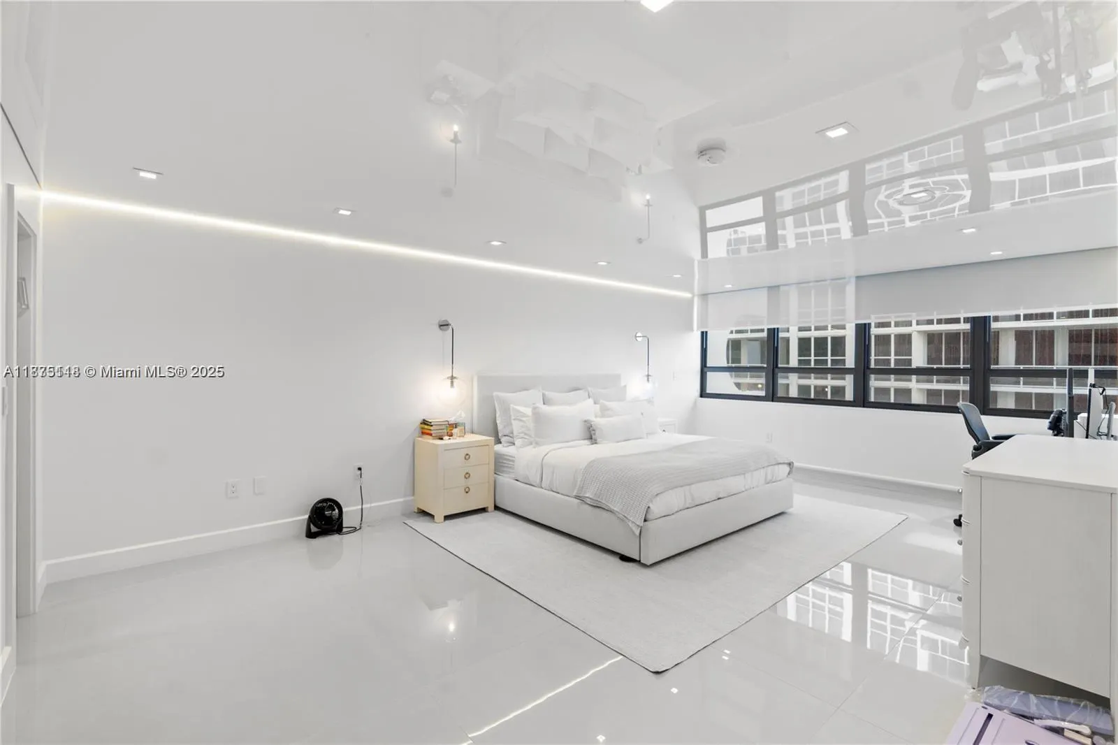 10205 Collins Ave, #608
