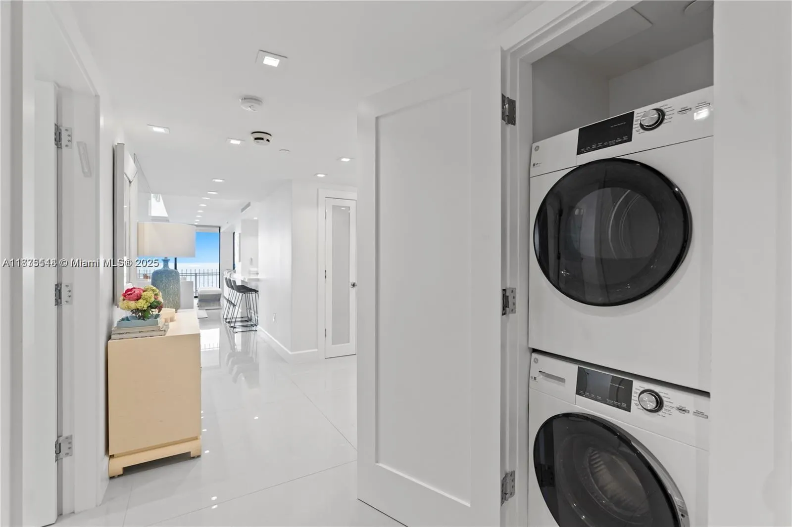 10205 Collins Ave, #608