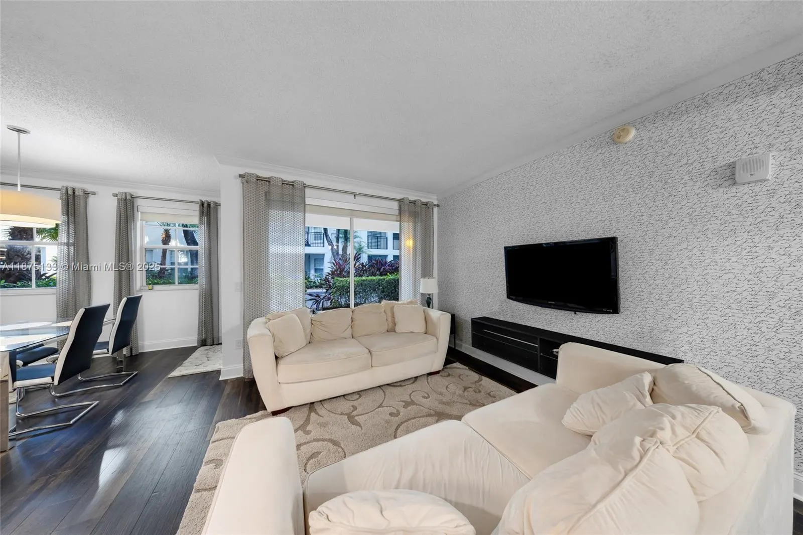 3245 NE 184 St, #13101