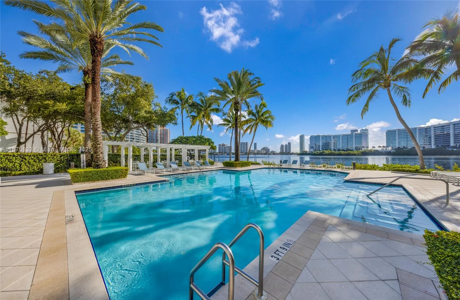 3245 NE 184 St, #13101