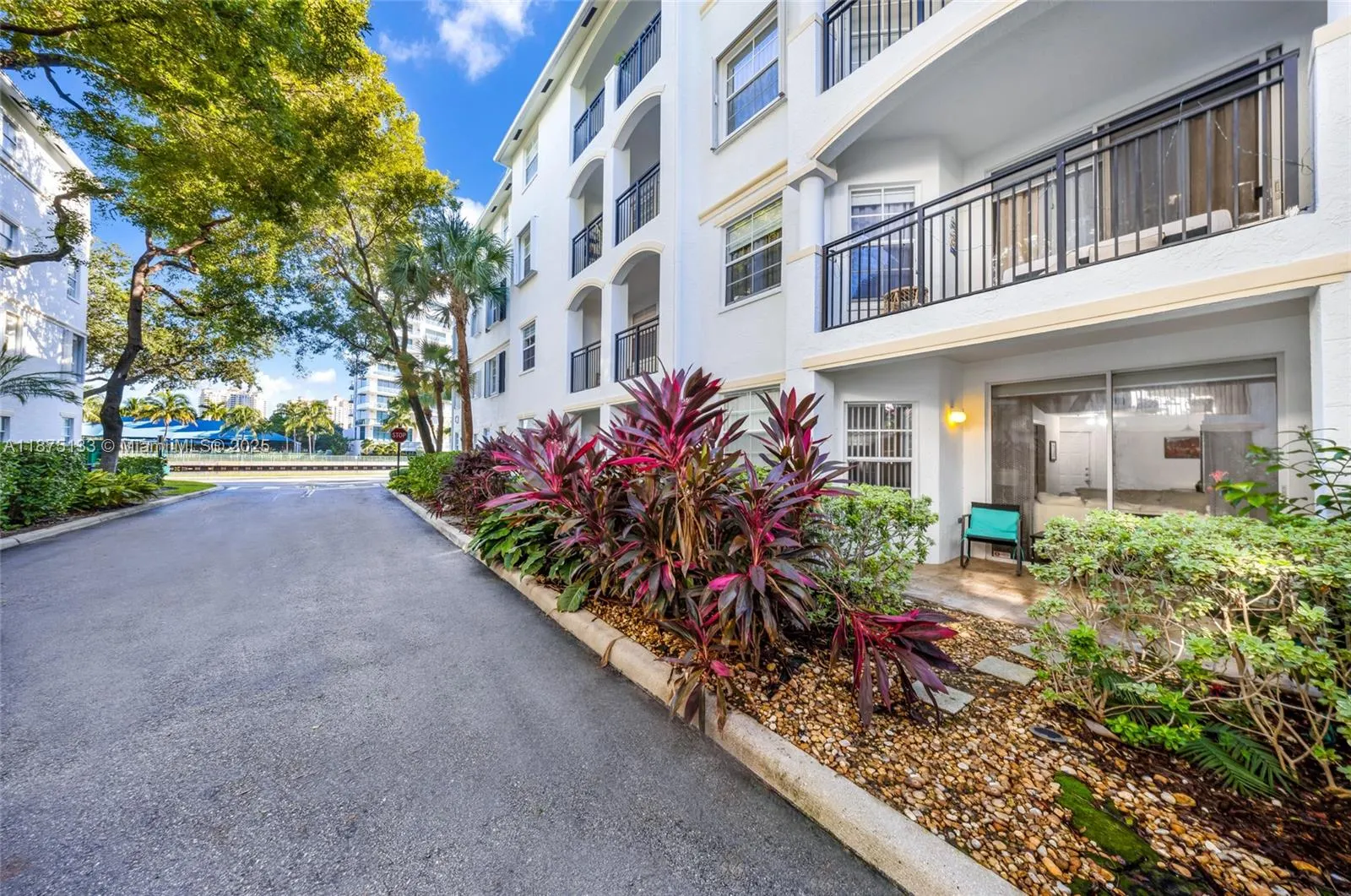3245 NE 184 St, #13101
