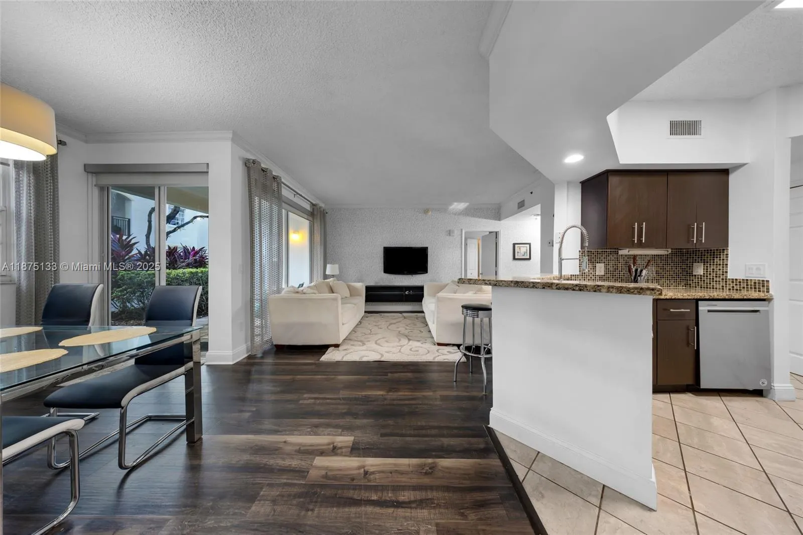 3245 NE 184 St, #13101