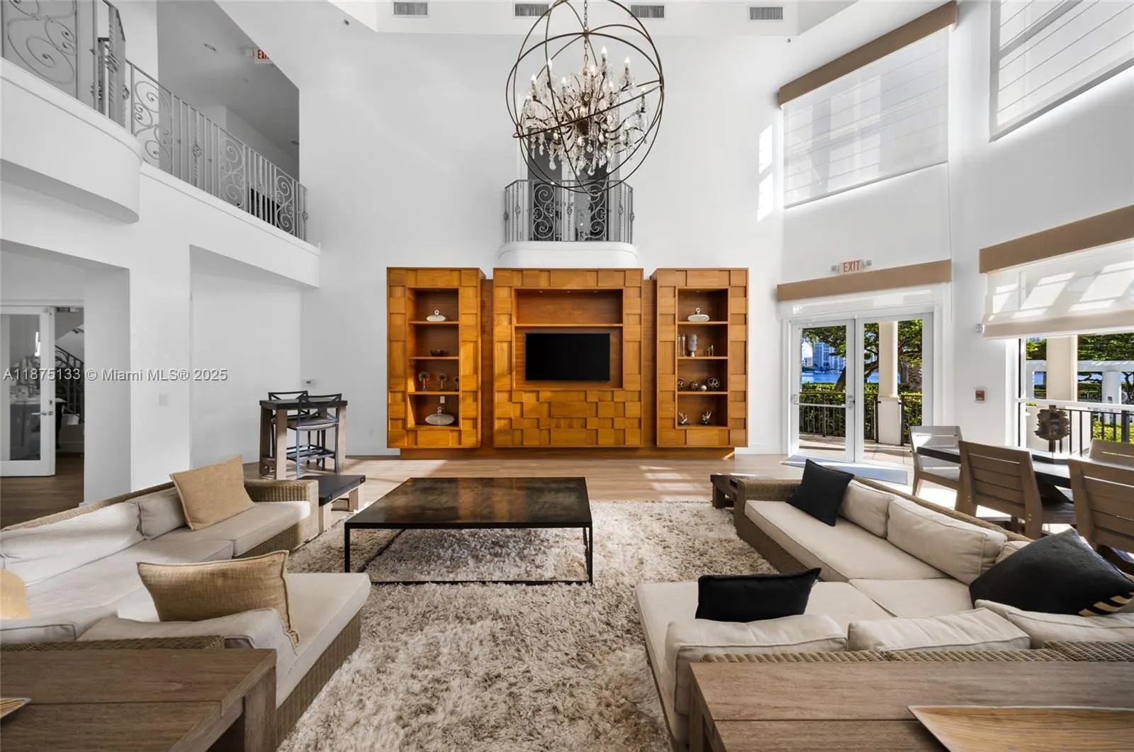 3245 NE 184 St, #13101