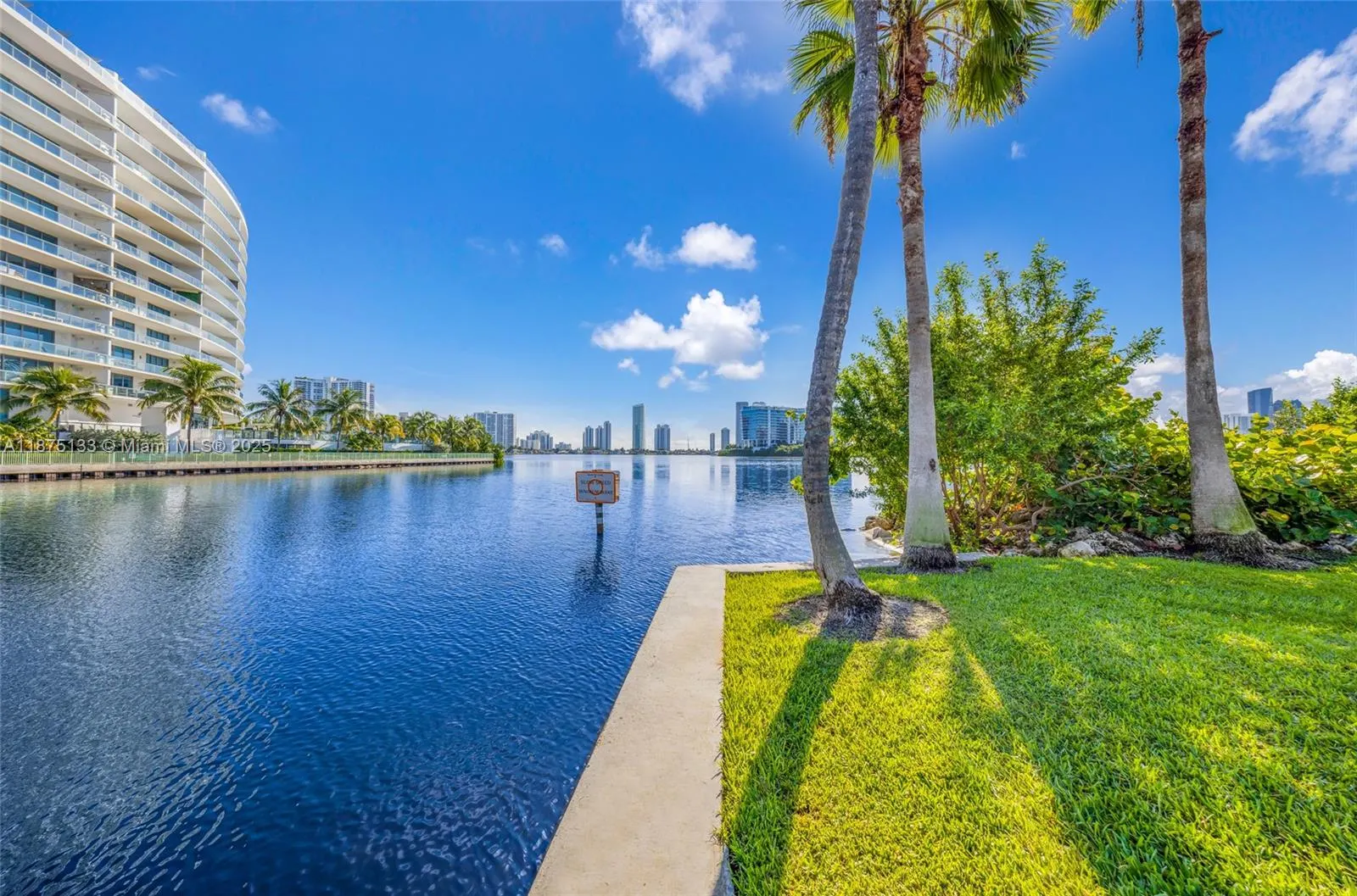 3245 NE 184 St, #13101