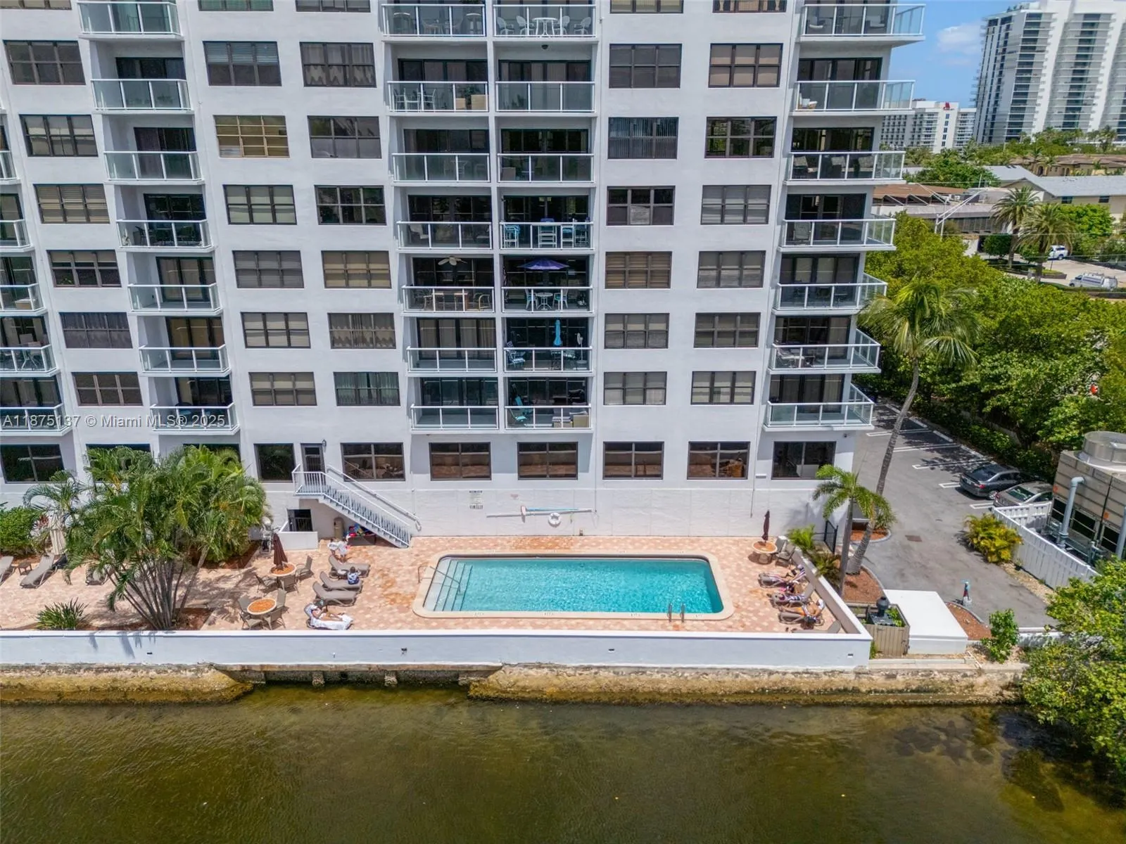 1401 N Riverside Dr, #604