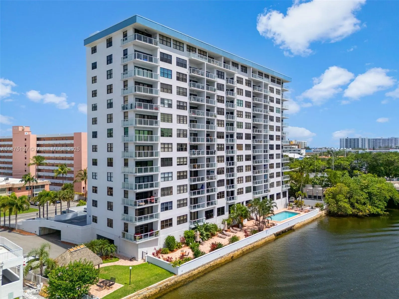 1401 N Riverside Dr, #604