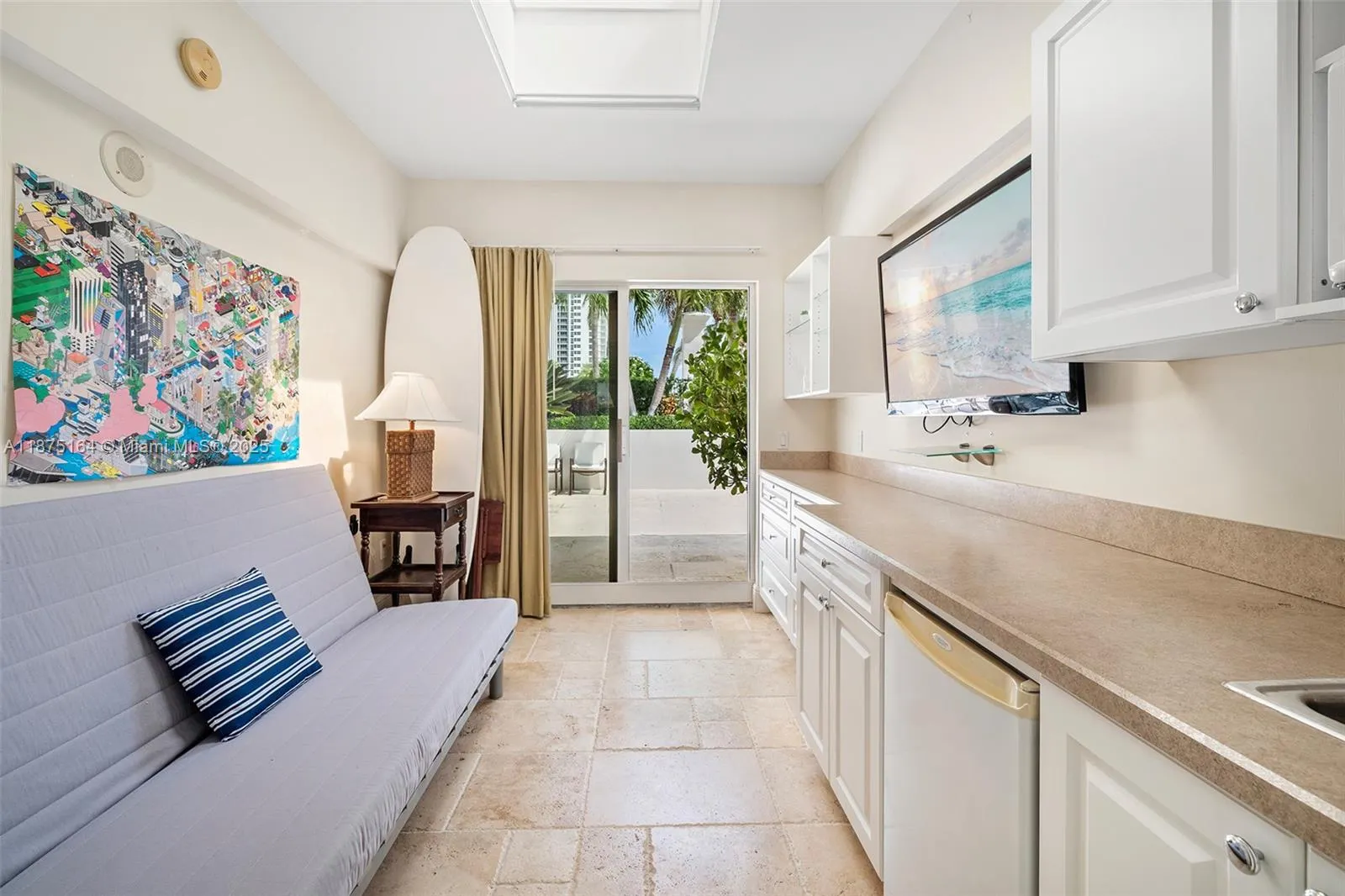 4775 Collins Ave, #CA-A14