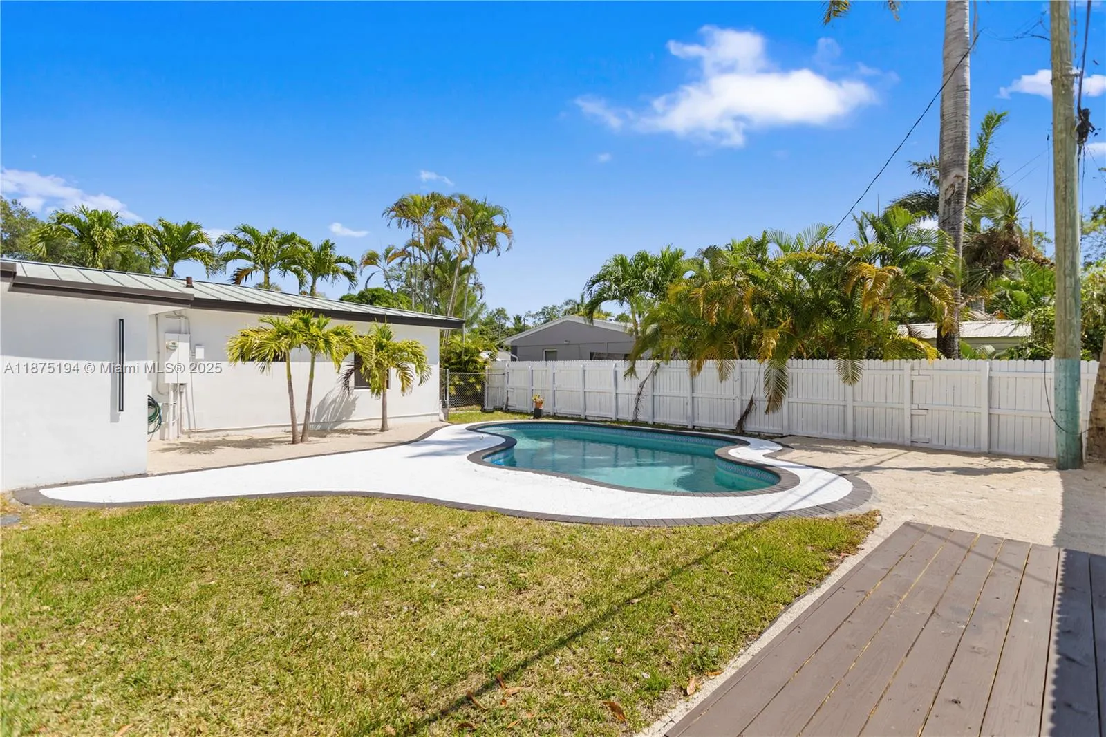 1524 SW 32 CT