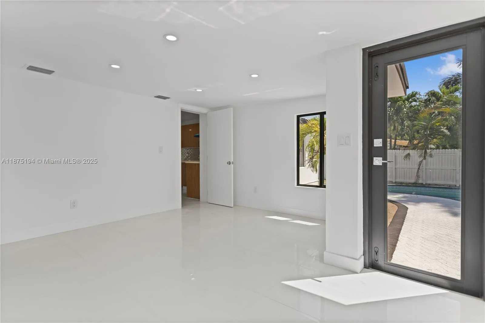 1524 SW 32 CT