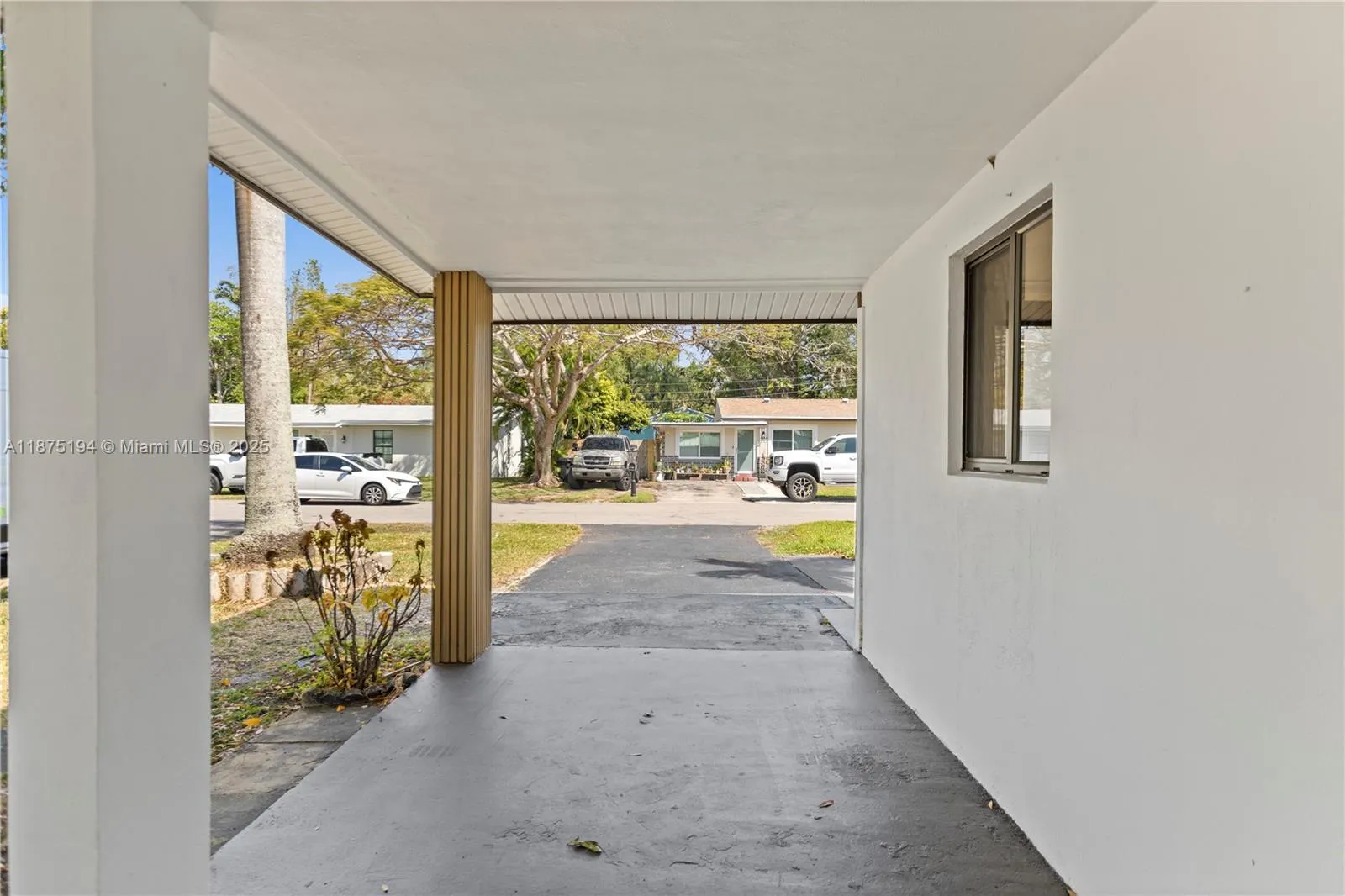 1524 SW 32 CT
