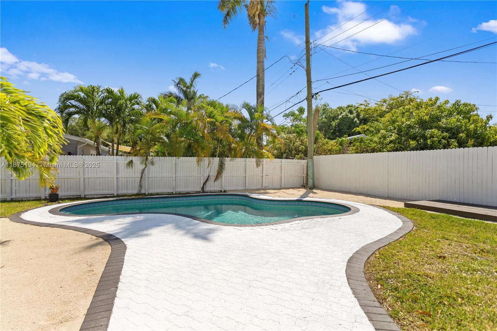 1524 SW 32 CT