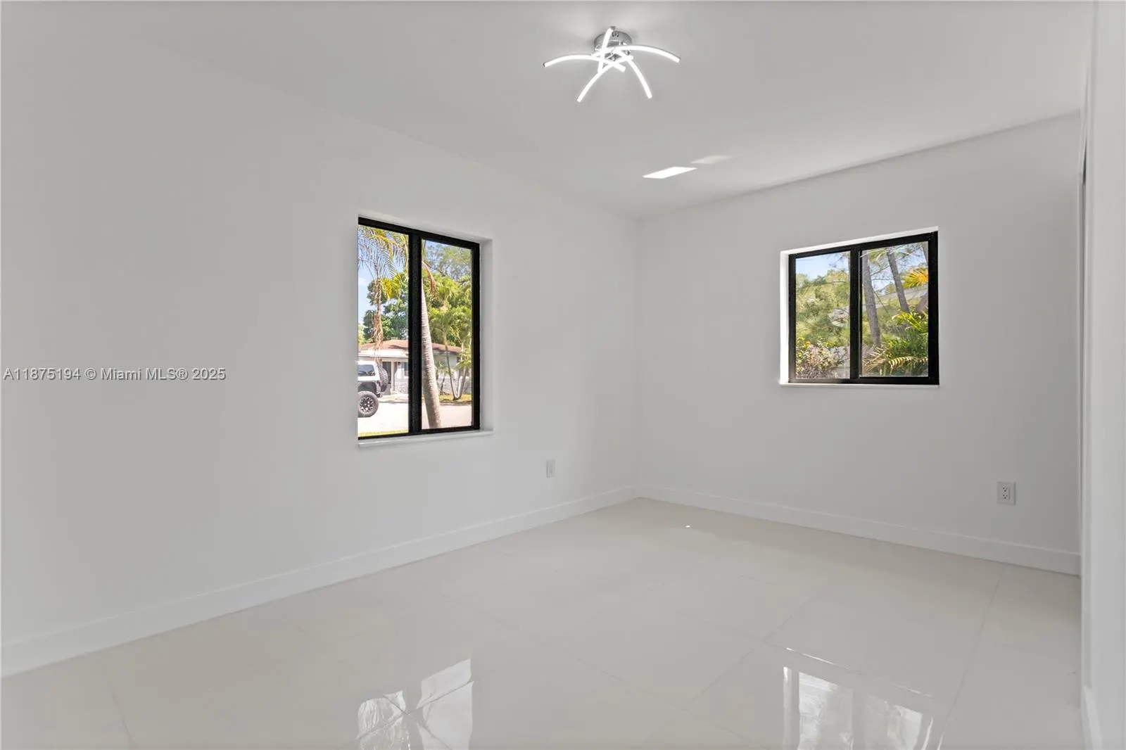 1524 SW 32 CT