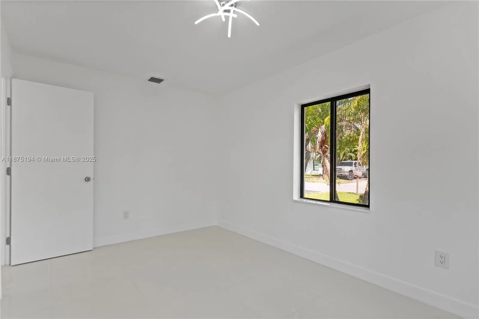 1524 SW 32 CT