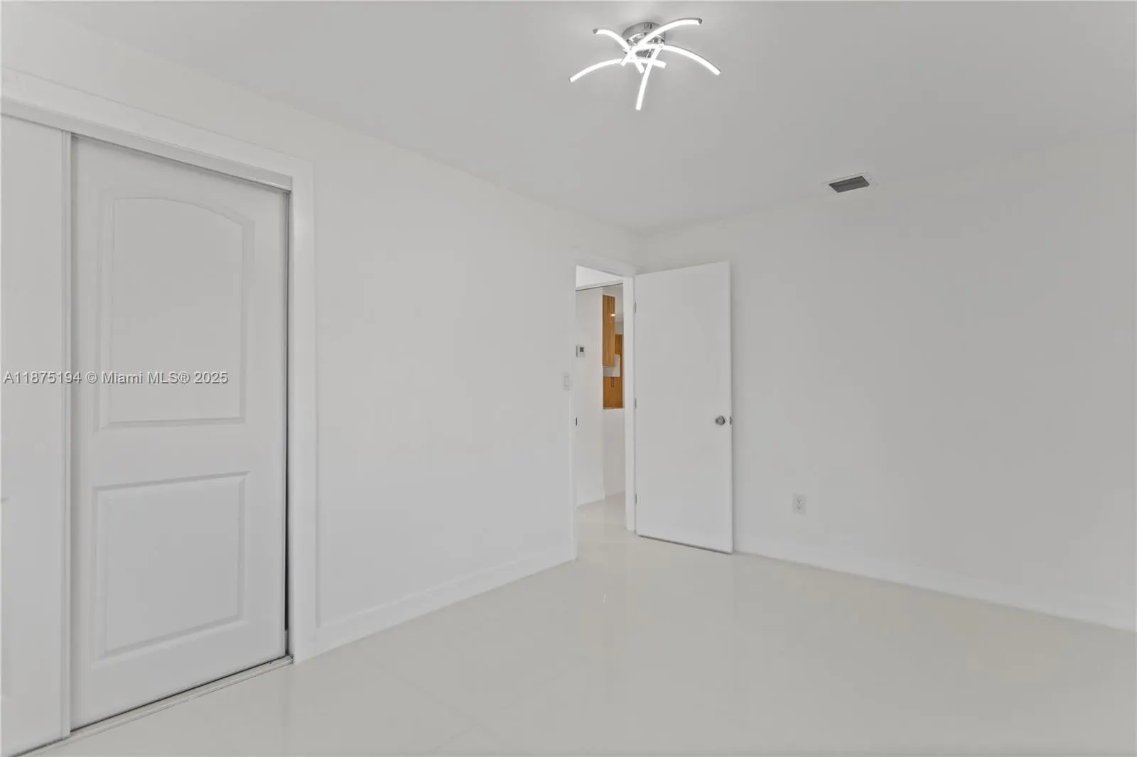 1524 SW 32 CT