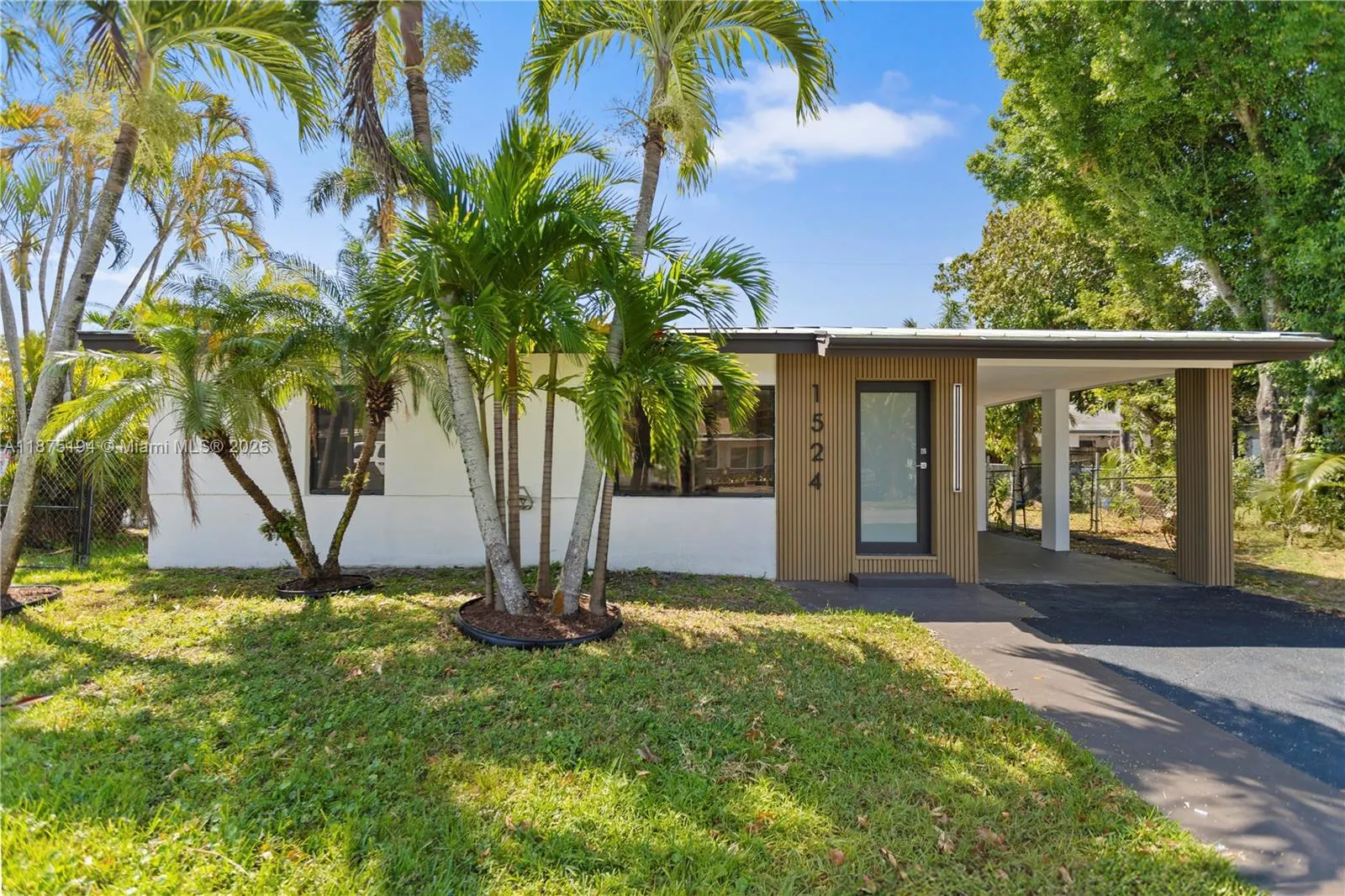 1524 SW 32 CT