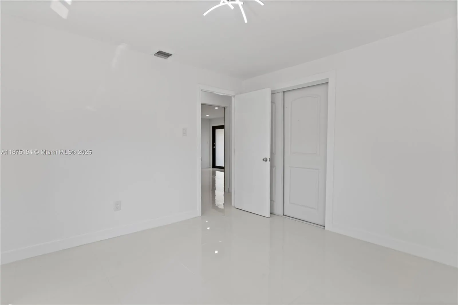 1524 SW 32 CT