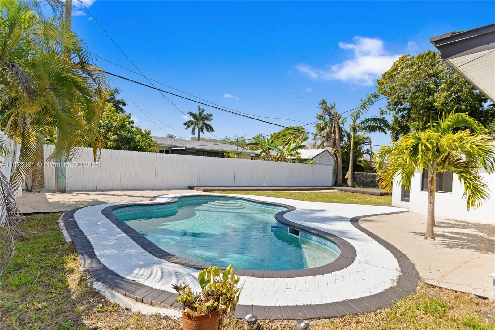 1524 SW 32 CT