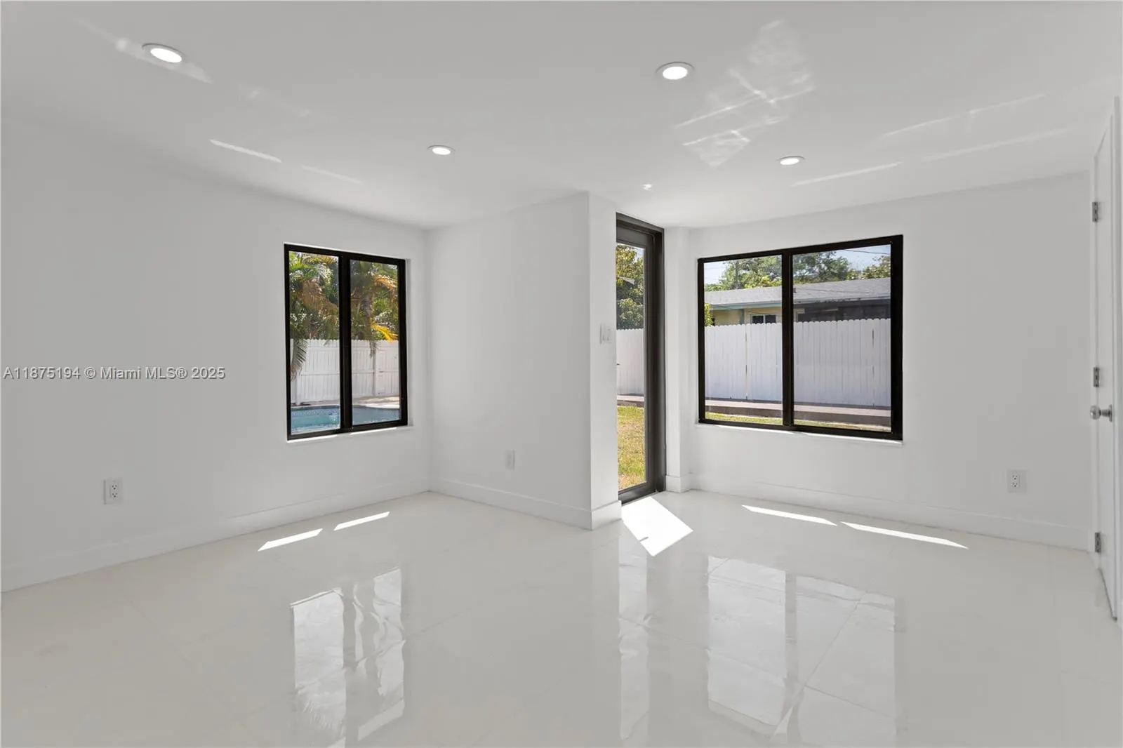 1524 SW 32 CT