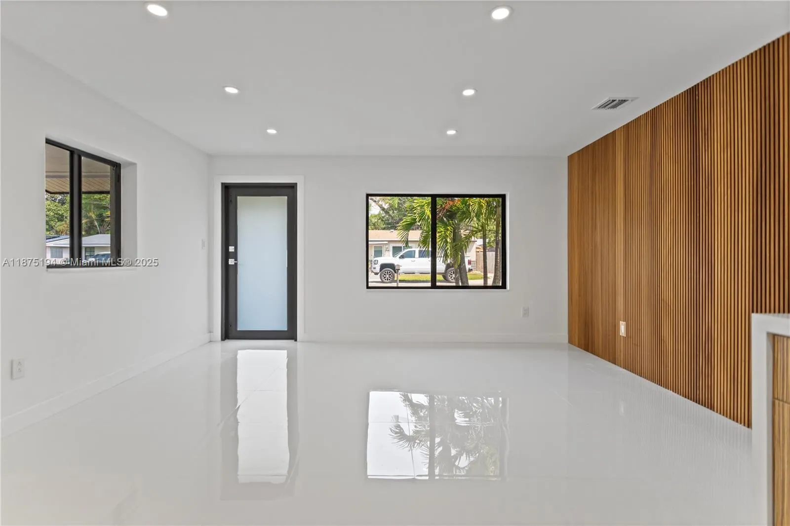 1524 SW 32 CT