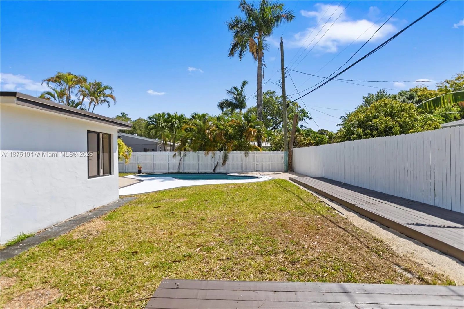1524 SW 32 CT