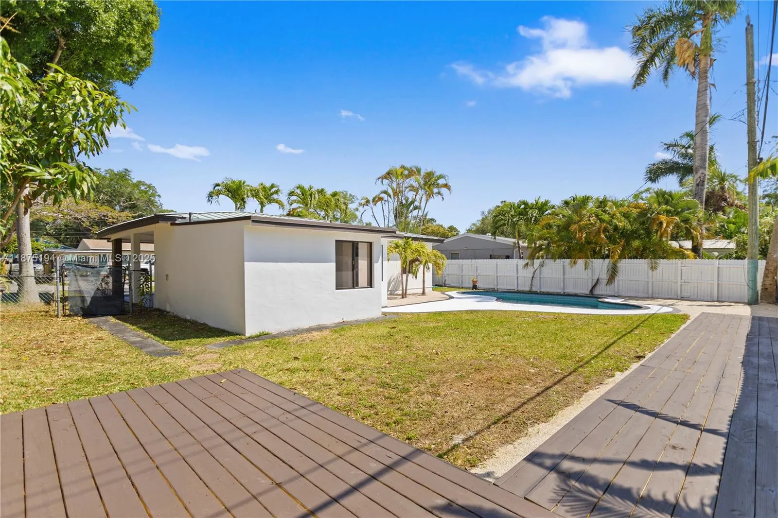 1524 SW 32 CT