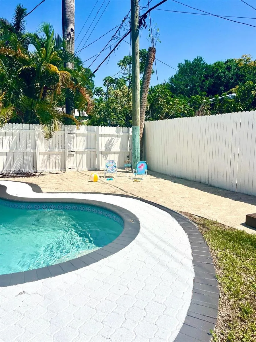 1524 SW 32 CT