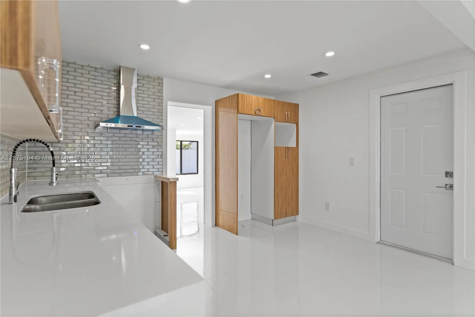 1524 SW 32 CT