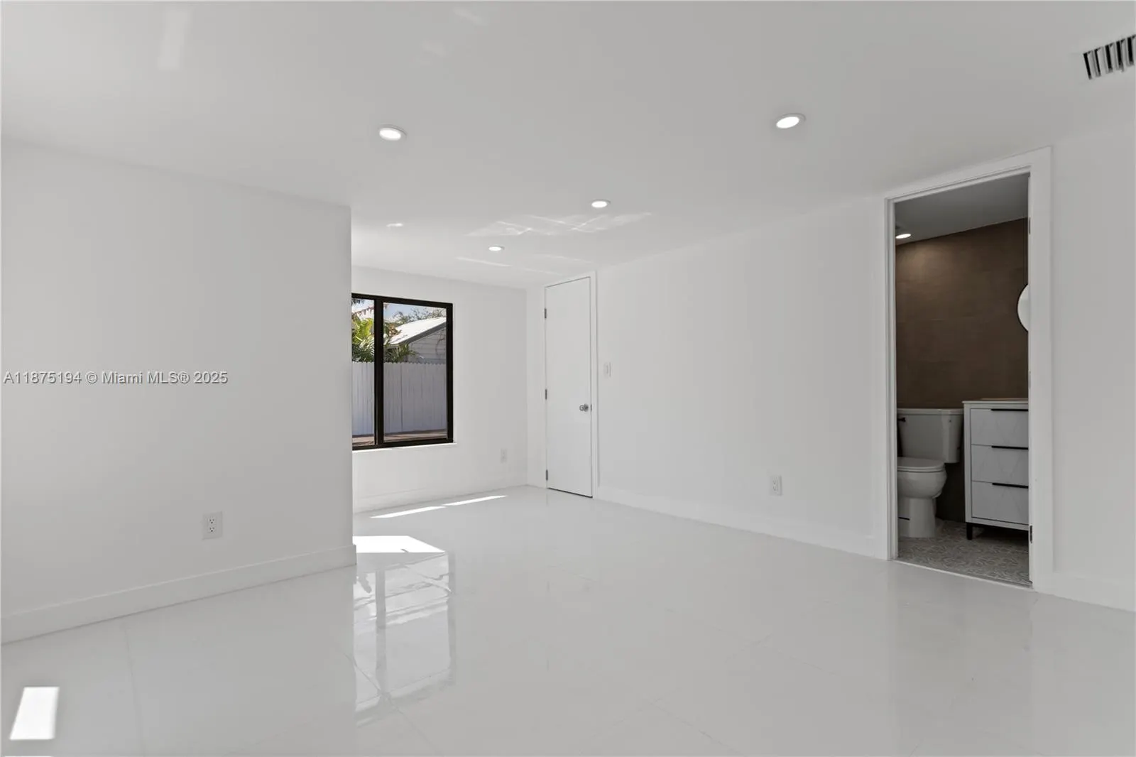 1524 SW 32 CT