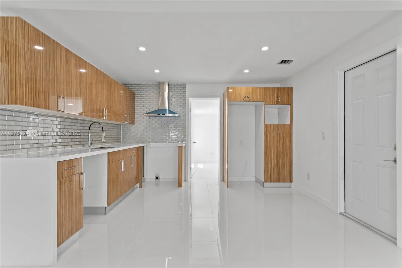 1524 SW 32 CT