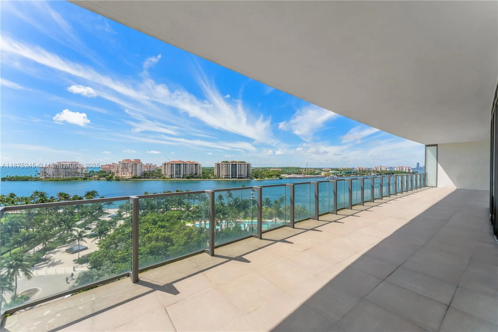 800 S Pointe Dr, #901