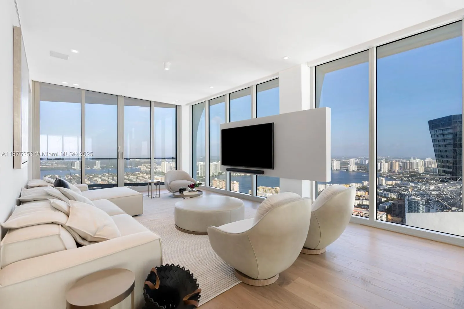 16901 Collins Ave, #5105